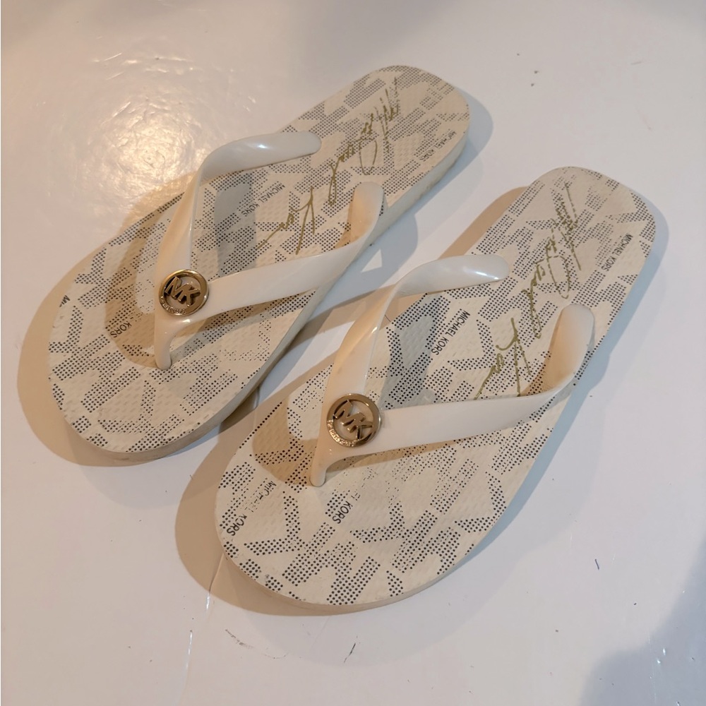 MICHAEL KORS White Flip Flop SANDALS 8